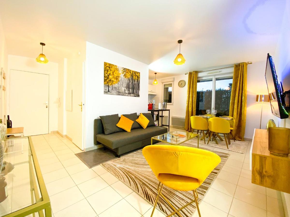 The Golden House * Parking * Garden Corbeil-Essonnes Exterior foto